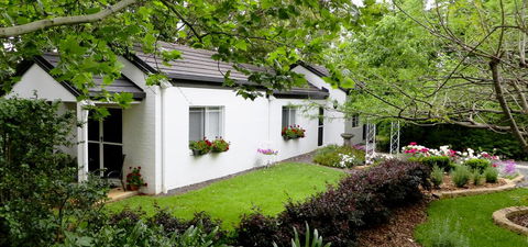 Homewood Cottages - Accommodation Guide 0