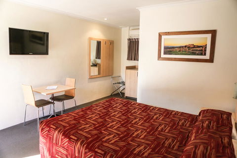 Hotel Canobolas Motel And Units - Accommodation Asia 3