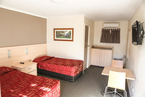Hotel Canobolas Motel And Units - Accommodation Asia 2