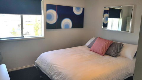 Island Waterfront Getaway - WiFi - Accommodation Asia 2