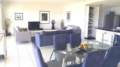 Island Waterfront Getaway - WiFi - Accommodation Asia 1