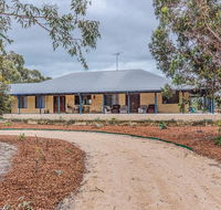 Kangaroo Lake Homestead - Accommodation Asia