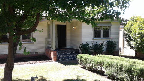 Kenna Cottage - Accommodation Asia 0