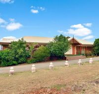 King III - you can honestly walk to Bimbadgen and Hope Estate concerts - Accommodation Asia