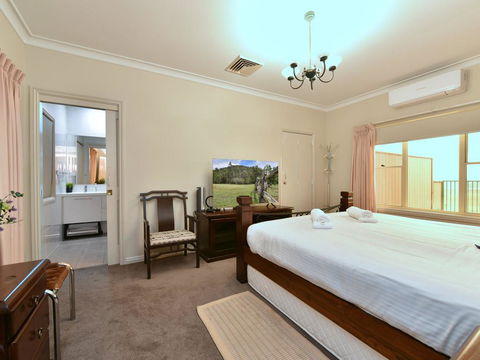 King Retreat Estate - You Can Honestly Walk To Bimbadgen And Hope Estate Concerts - Accommodation Asia 2