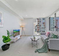 KOZYGURU MASCOT WALK TO STATION MODERN DESIGNER 2 BED APT FREE PARKING NMA260-312