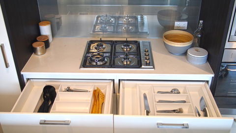 KOZYGURU SOUTH BRISBANE CITY VIEW 2 BED APT+ FREE PARKING QSB027-708 - Accommodation Guide 1