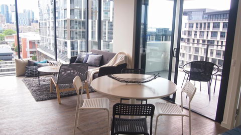 KOZYGURU SOUTH BRISBANE CITY VIEW 2 BED APT+ FREE PARKING QSB027-708 - Accommodation Guide 0