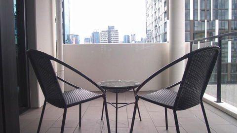 KOZYGURU SOUTH BRISBANE CITY VIEW 2 BED APT+ FREE PARKING QSB027-708 - Accommodation Guide 3