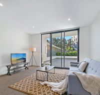 KOZYGURU WOLLI CREEK KOZY 3 BED APT  FREE PARKING NWC009 - Accommodation Guide