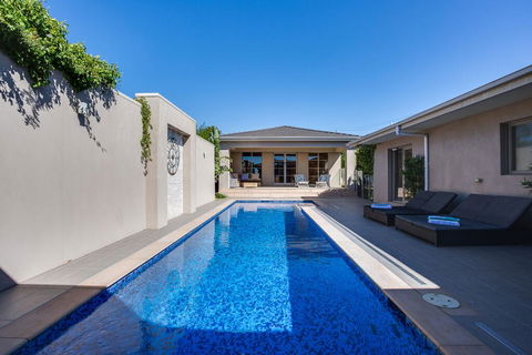 Kraimorie Large Family Beach House With Pool, Superb Water Views, Pool, And Games Room - Accommodation Asia 1
