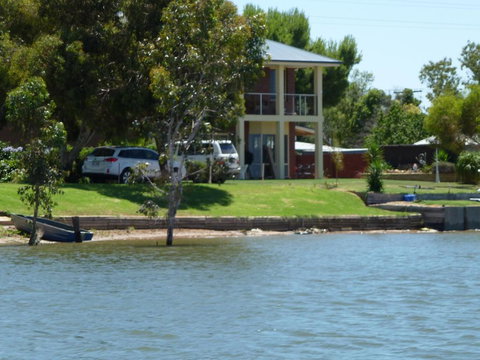 Lake Boga Waterfront Holiday House - Accommodation Asia 0