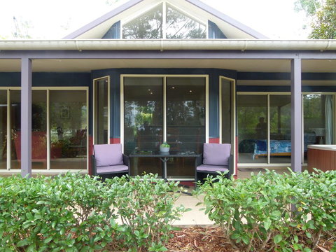 Lake Russell Lakeside Retreat - Accommodation China 2