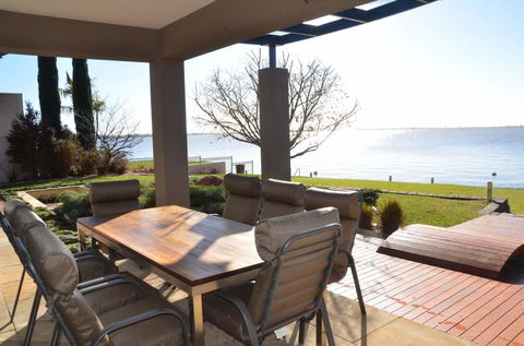 Lake Sunrise - Mulwala - Accommodation Asia 1