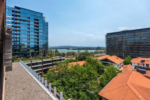 Lake Views, Central CBD Location//FREE WIFI+NETFLIX - Accommodation Asia 2