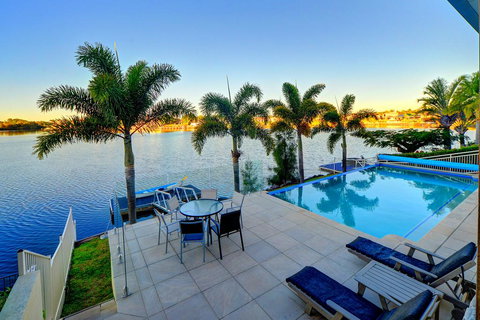 Lakehouse Family Oasis By Getastay - Accommodation Asia 1