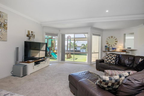 Lakehouse Family Oasis By Getastay - Accommodation Asia 3