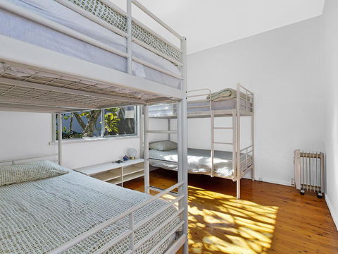 Lakes Edge Cottage - Accommodation Asia 1