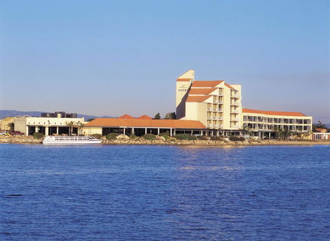 Lakes Hotel - Accommodation Asia 0