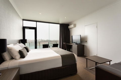 Lakes Hotel - Accommodation Asia 3