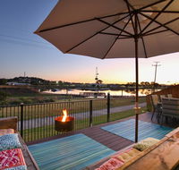 Lakeside Deck House - Accommodation China