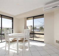 Lakeside Fun house near the Swan Valley - Accommodation Asia