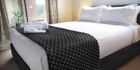 Lakeside Retreat & Business - Accommodation Asia 3