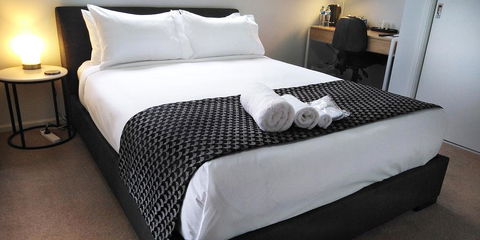Lakeside Retreat & Business - Accommodation Asia 0