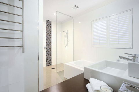 Lang Street Luxury Retreat - Mulwala - Accommodation Asia 2