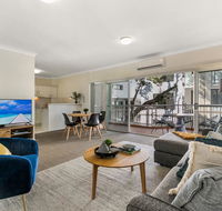Large and Airy Unit in Quiet Riverside Suburb - Accommodation Asia