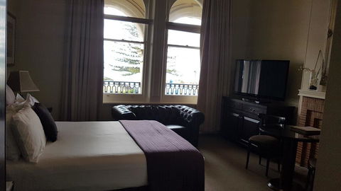 Largs Pier Hotel - Accommodation Guide 2