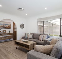 Le Maison 77 Horace St - stunning house with ducted air WIFI and Linen provided