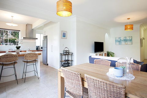 Light And Airy Garden Apartment Steps From Surf - Accommodation Asia 1