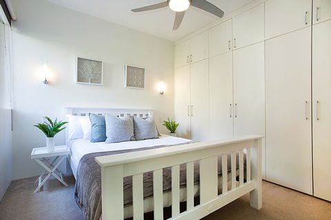 Light And Airy Garden Apartment Steps From Surf - Accommodation Asia 2