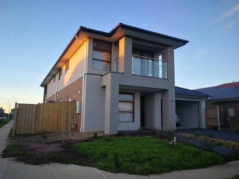 Lily Family - Accommodation Guide 0