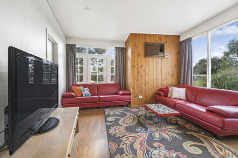 Lilydale 3 Bedroom House Pet Friendly - Accommodation Asia 1