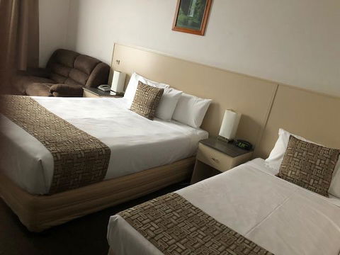Lindy Lodge Motel - Accommodation Asia 2