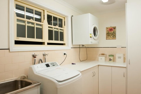 Linfield Cottage - Accommodation Guide 1