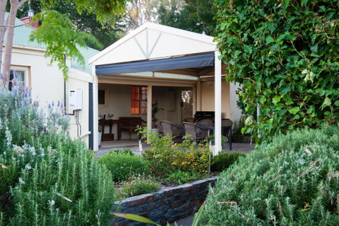 Linfield Cottage - Accommodation Guide 0