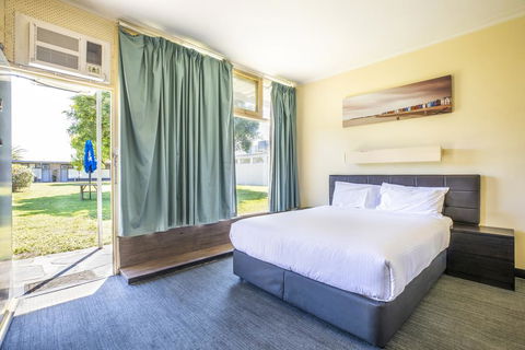 Links Hotel - Accommodation Guide 2