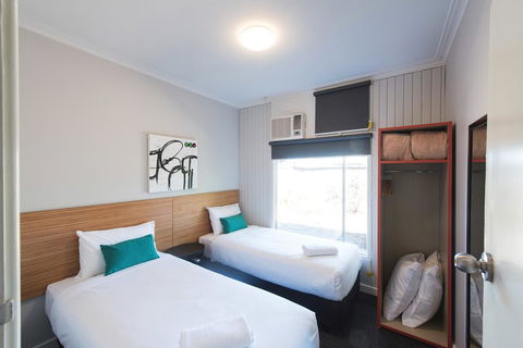 Links Hotel - Accommodation Guide 0