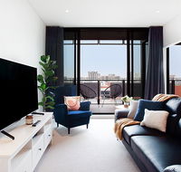 Luxe Apartment Five Minutes From Airport and City - Accommodation Asia