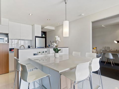 Luxe Furnished City Skyline Views - Accommodation Asia 3