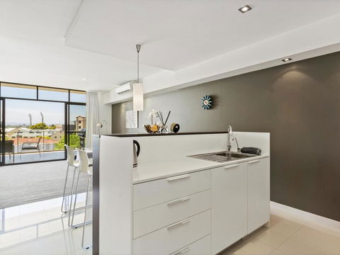 Luxe Furnished City Skyline Views - Accommodation Asia 1