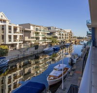 Luxurious Mandurah Marina Apartment - Accommodation Asia