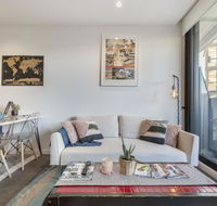 LUXURIOUS RIVERSIDE RESORT STYLE APARTMENTPOOLSPAGYMROOFTOP WITH CITY VIEWS - Accommodation Asia