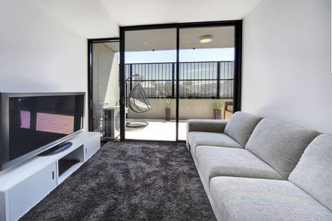 Luxury Large Modern Apartment Close To City, Parks, Shops And Public Transport - Accommodation Guide 2