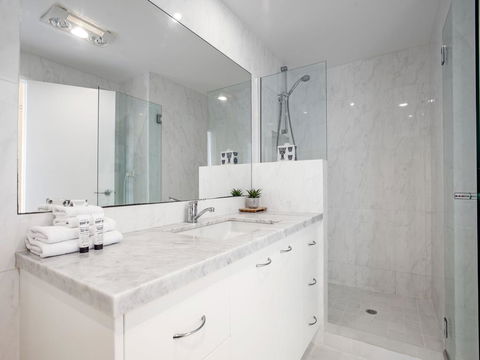 Luxury On The Hill, Noosa Heads - Accommodation Asia 1