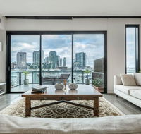 Luxury Waterfront 4BDR Townhouse with Amazing Views - Accommodation Asia