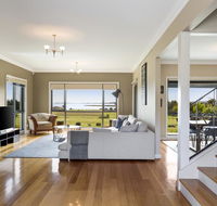 LUXURY WATERFRONT FAMILY HOME-TASMANIA I-L'Abode - Accommodation Asia